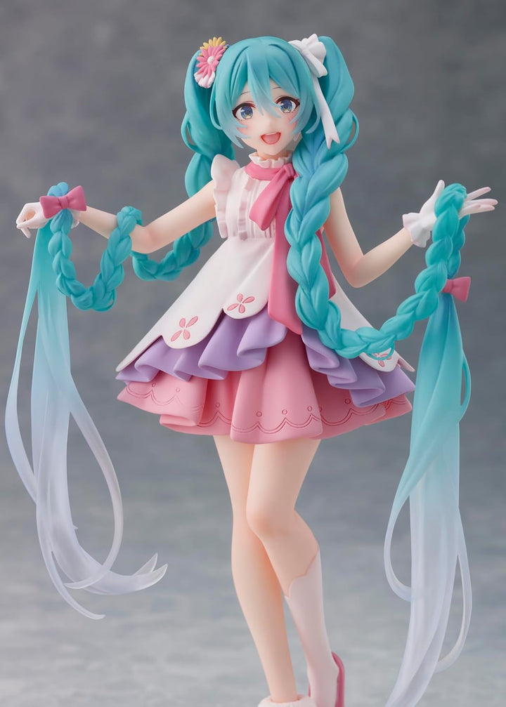 Taito PVC Statue Hatsune Miku Wonderland Rapunzel 18 cm