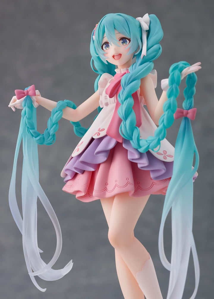 Taito PVC Statue Hatsune Miku Wonderland Rapunzel 18 cm