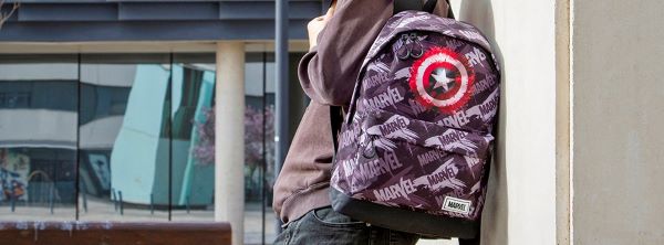 Rucksäcke_und_Umhängetaschen_von_Lounglyfly_Karactermanai_merchandise_von_Disney_Anime_DC_Marvel_Kategoriebild