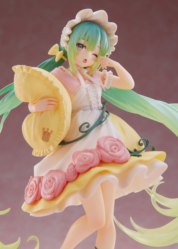 Taito Hatsune Miku Wonderland Sleeping Beauty 18 cm