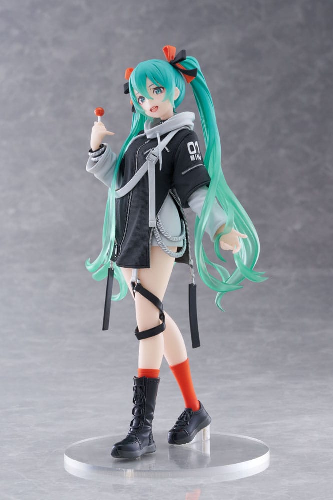 Taito Hatsune Miku Wonderland Statue Fashion Punk 18 cm