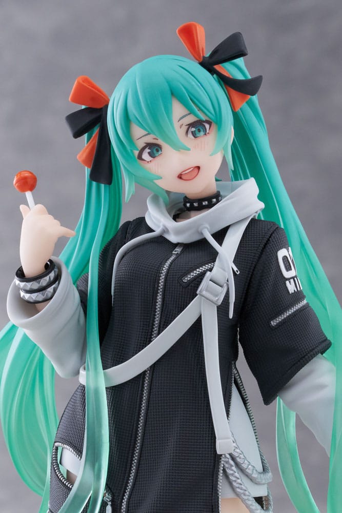 Taito Hatsune Miku Wonderland Statue Fashion Punk 18 cm