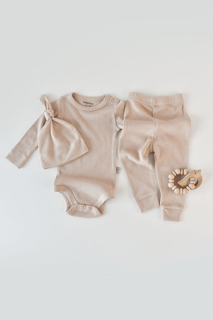 Premium Baby Body Set Langarm mit Hose & Mütze Bio-Baumwolle von Dilaras.at | Dein Shop für Baby- & Kleinkind-Kombis